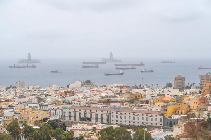 06-07-20   LAS PALMAS DE GRAN CANARIA. MIRADORES DE LA CIUDAD-CRUCE DE ARINAGA. LAS PALMAS DE GRAN CANARIA-AGUIMES. Calima y altas temperaturas en el Cruce de Arinaga.  Fotos: Juan Castro.  | 06/07/2020 | Fotógrafo: Juan Carlos Castro