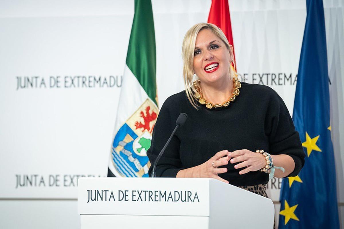 La portavoz de la Junta de Extremadura, Elena Manzano, en rueda de prensa en Mérida