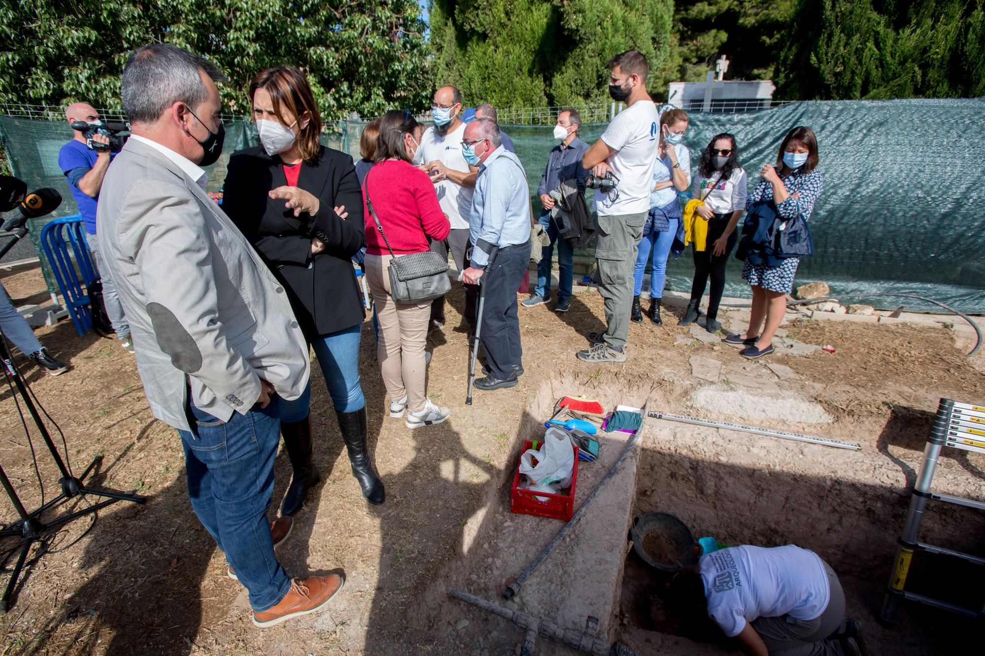 Exhumación en el cementerio de Alicante de los cuerpos represaliados durante la Guerra Civil