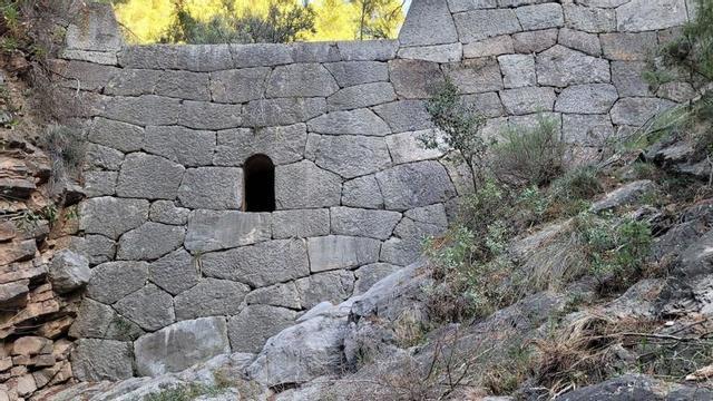 El barranco de Enmedio en Sierra Espuña construido con piedra seca.