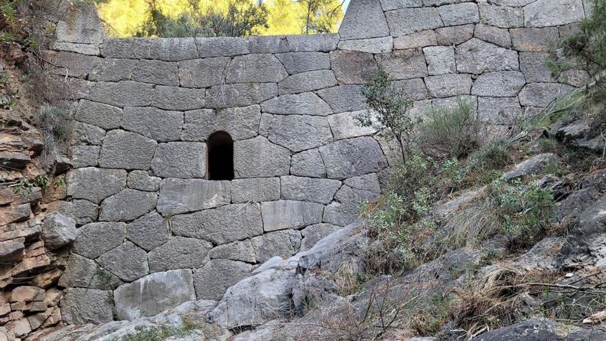 El barranco de Enmedio en Sierra Espuña construido con piedra seca.