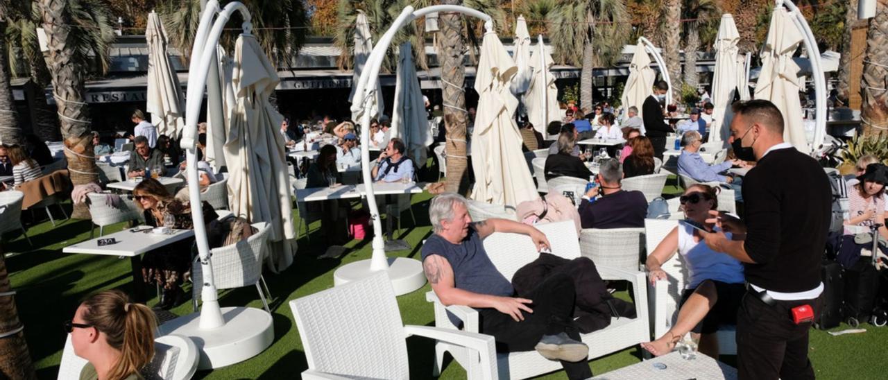 Las terrazas han mostrado en Semana Santa lo que se avecina este verano.