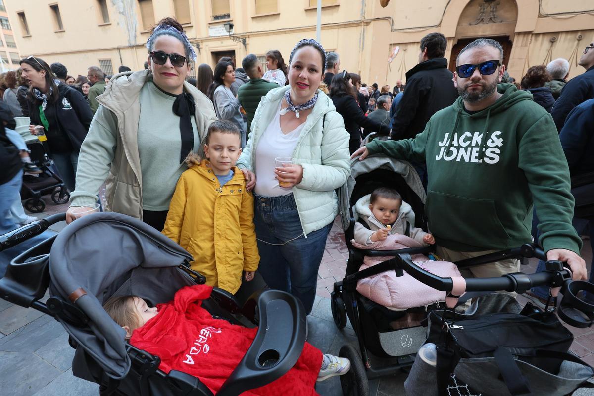 Búscate en la macrogalería de fotos más esperada: Las collas, protagonistas un año más de la Magdalena