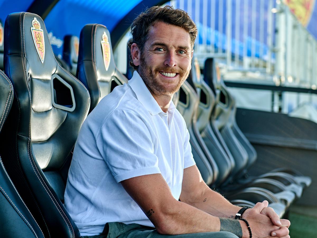 Ibai Gómez, en el banquillo del Ibercaja Estadio.
