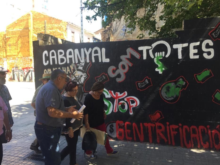 Visita de la Federació d'Associacions de Veïns de València al Cabanyal.