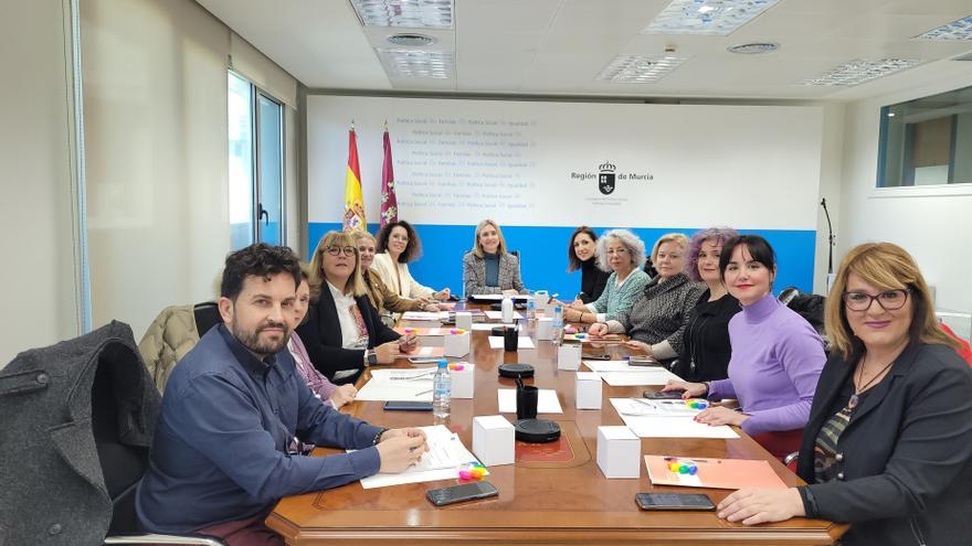 Jurado de los Premios 8M, presidido por la consejera de Política Social, Familia e Igualdad, Conchita Ruiz Caballero.