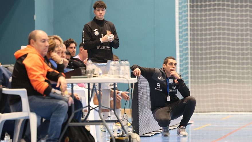 Eugenio Tilves, entrenador del Trasmapi UD Ibiza: «Si reducimos los errores somos capaces de competir contra cualquiera»