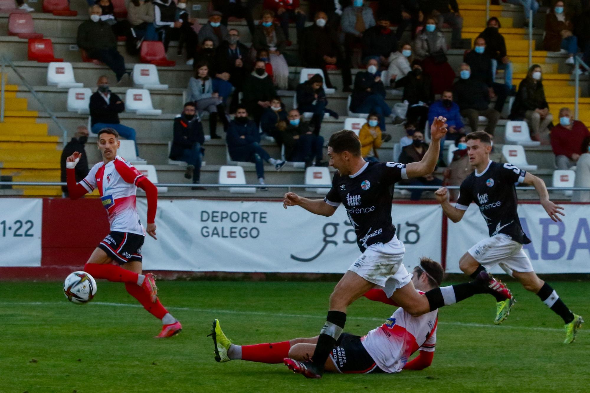 Las imágenes de la victoria del Arosa ante el Salamanca (1-0)