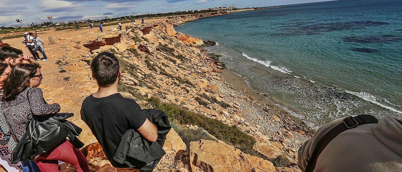 La Mosca y Cabo Peñas es una franja litoral de casi 1,5 kilómetros de largo en el extremo norte de Orihuela Costa sin edificar. | TONY SEVILLA