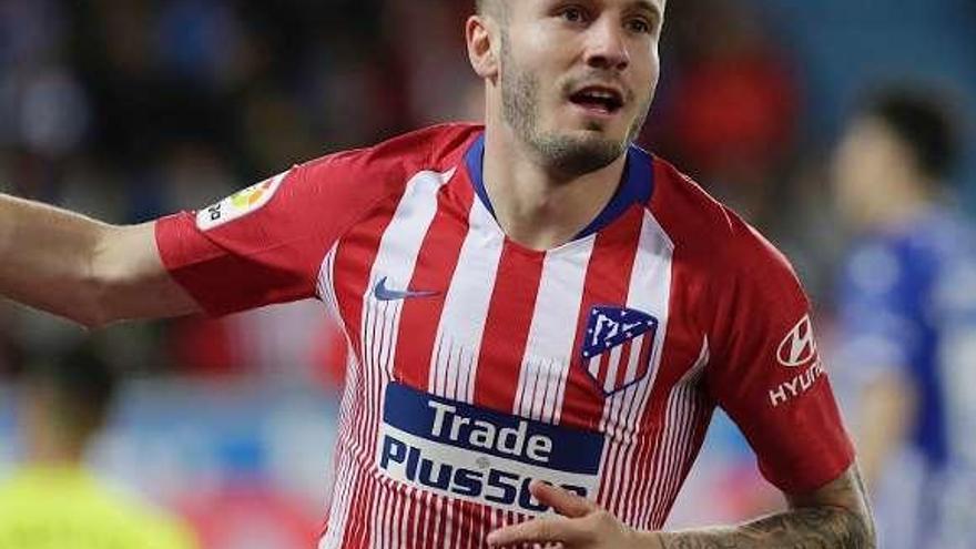 Saúl Ñíguez celebra el primer tanto del Atlético.