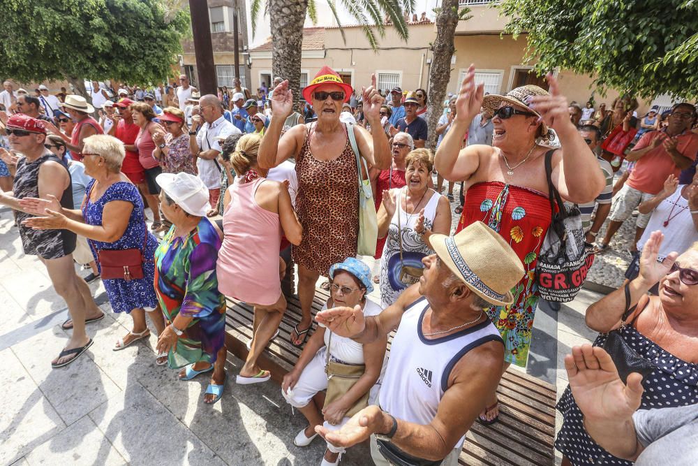 Protesta vecinos de La Mata para exigir mejoras.