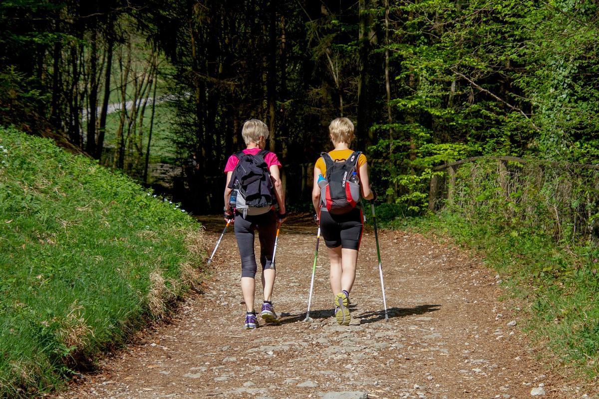 Varía tu rutas para no perder la motivación de caminar a diario.