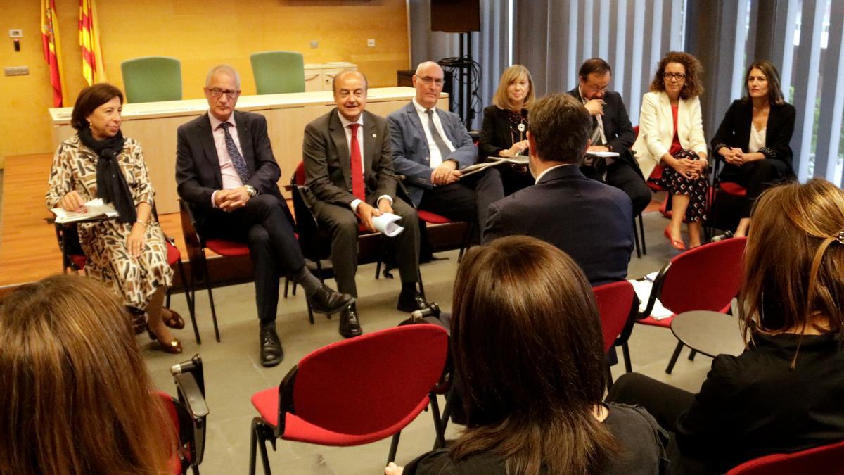 La reunió de la sala de govern del TSJC a l'Audiència de Girona.