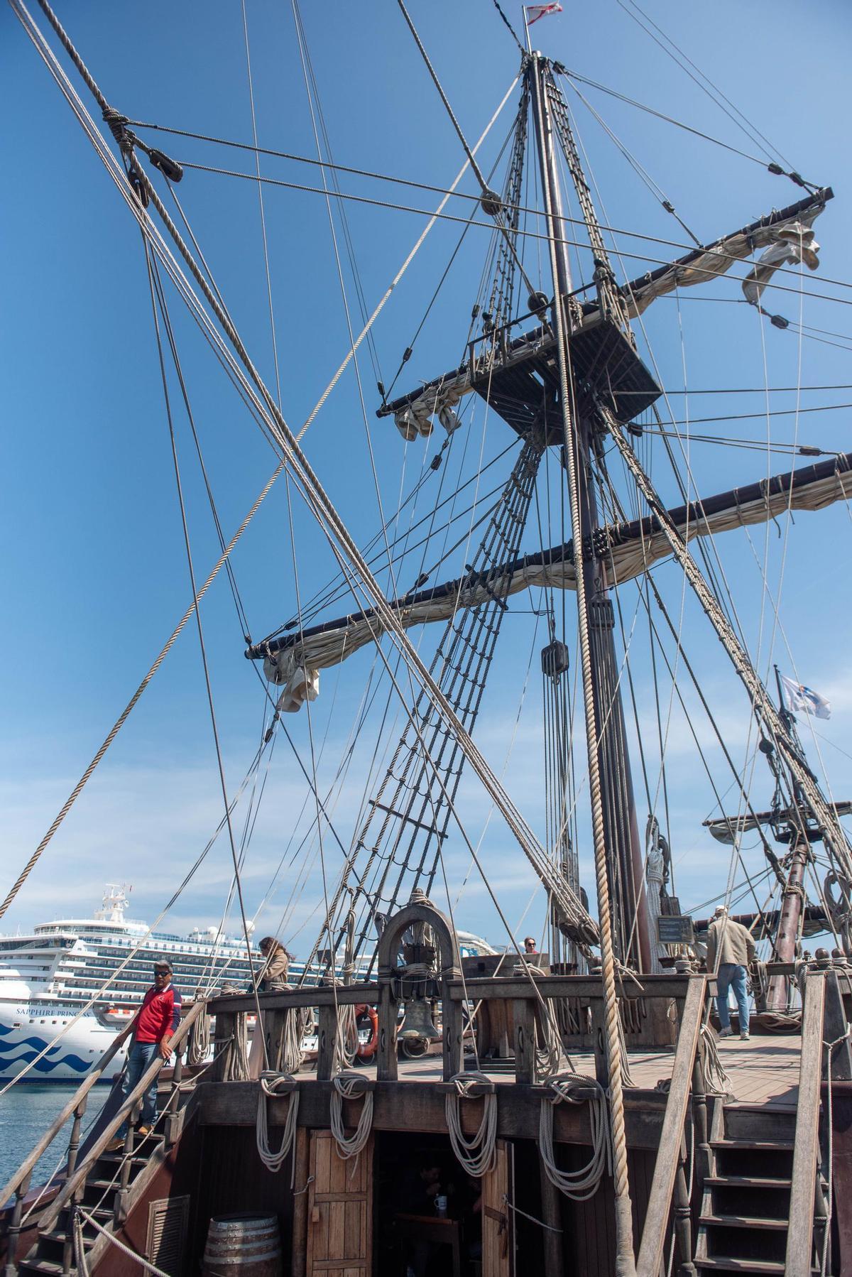 El galeón Andalucía recibe visitas hasta el domingo en el muelle de Calvo Sotelo