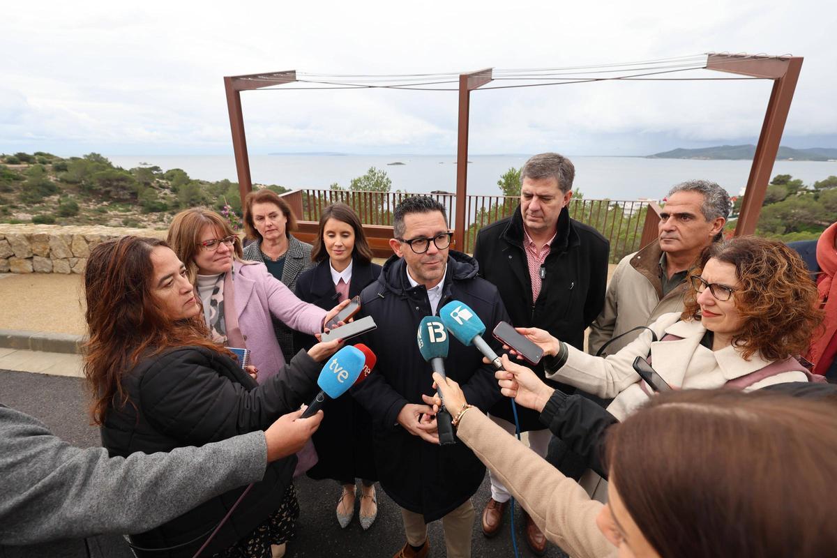 Las fotos de la inauguración del paseo de acceso al Parador de Ibiza es Soto