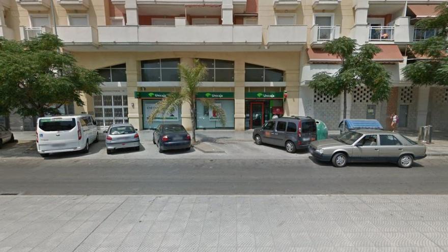 La oficina de Unicaja en la avenida de Andalucía de Torre del Mar (Vélez-Málaga)