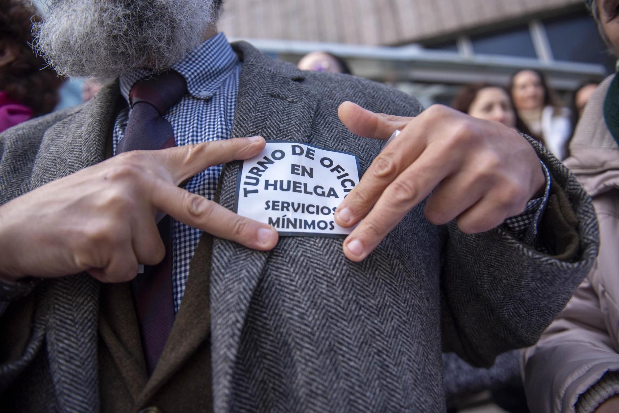 Protesta en A Coruña de los abogados del turno de oficio, en huelga