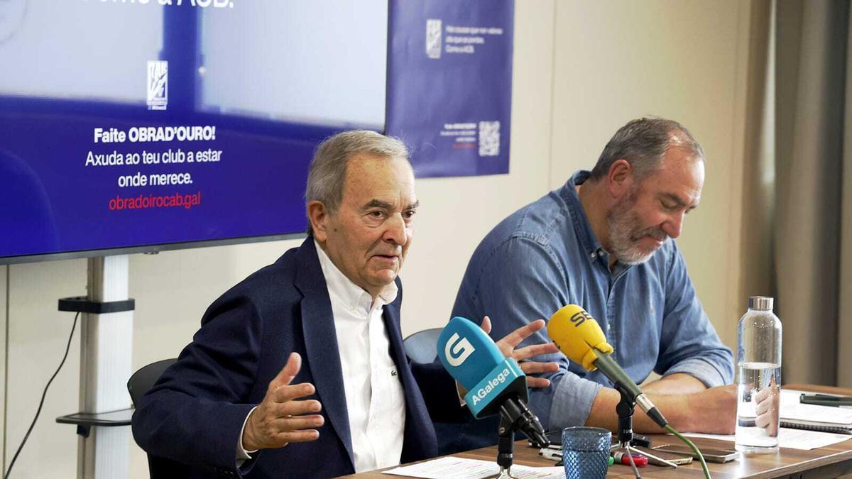 Raúl López, a la izquierda, y Héctor Galán en la presentación de la campaña de abonos.