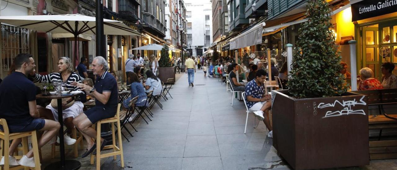 La hostelería aplaude el fomento del tardeo, pero ve difícil que los gijoneses &quot;cambien sus horarios&quot;