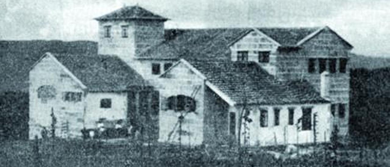 Edificio inicial de O Rebullón como colonia de verano para niños pobres en 1930. ´