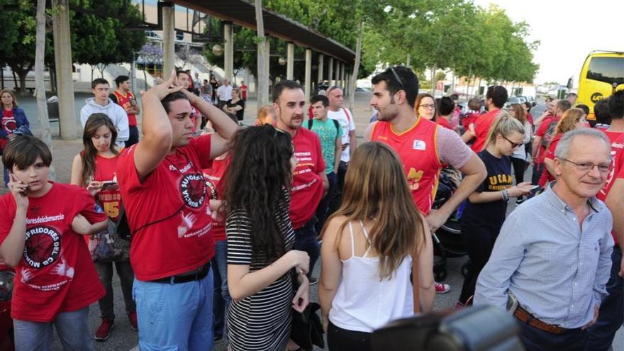 Llegada del UCAM Murcia CB a Murcia