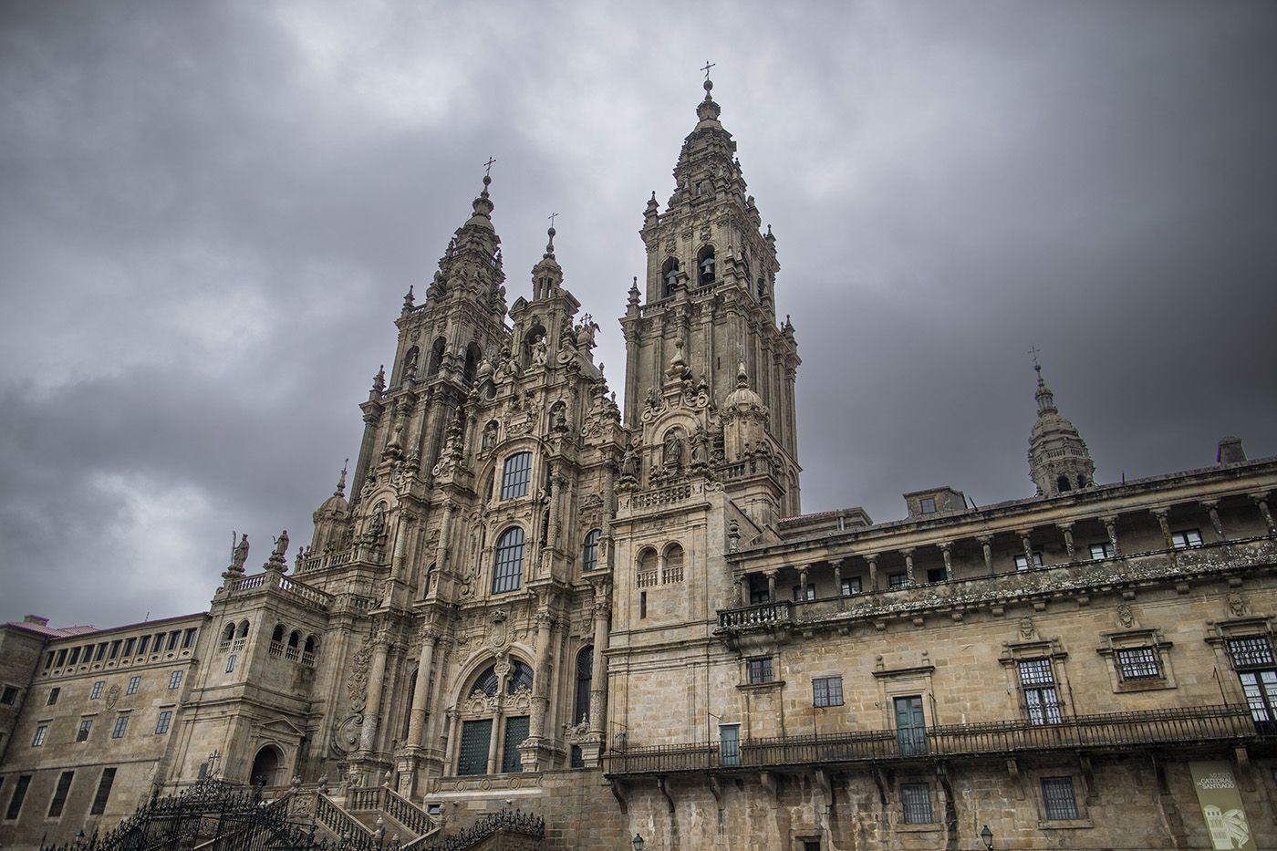 Fachada de la catedral de Santiago.jpg