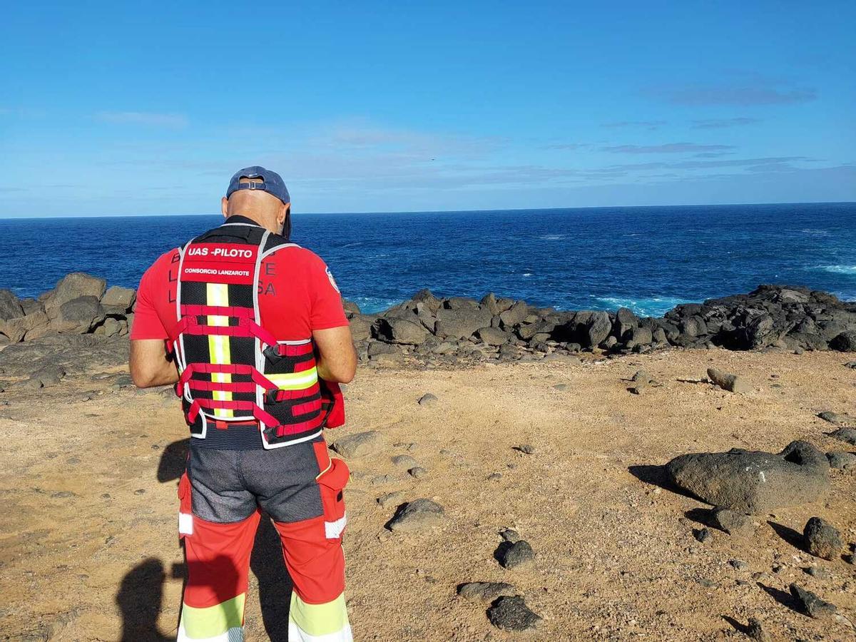 Segundo día de búsqueda del bañista extranjero desaparecido en Los Charcones en Lanzarote