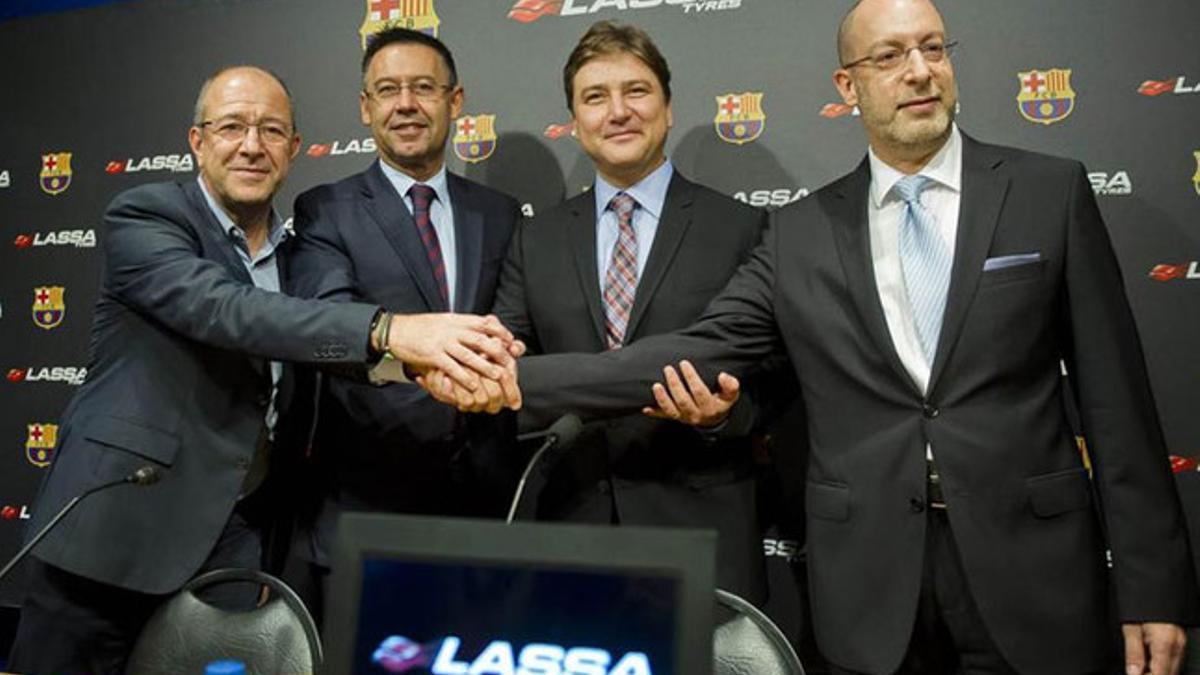 Manel Arroyo y Josep Maria Bartomeu junto Hakan Bayman y Yigit Gürçay en la presentación del acuerdo entre el FC Barcelona y Lassa Tyres