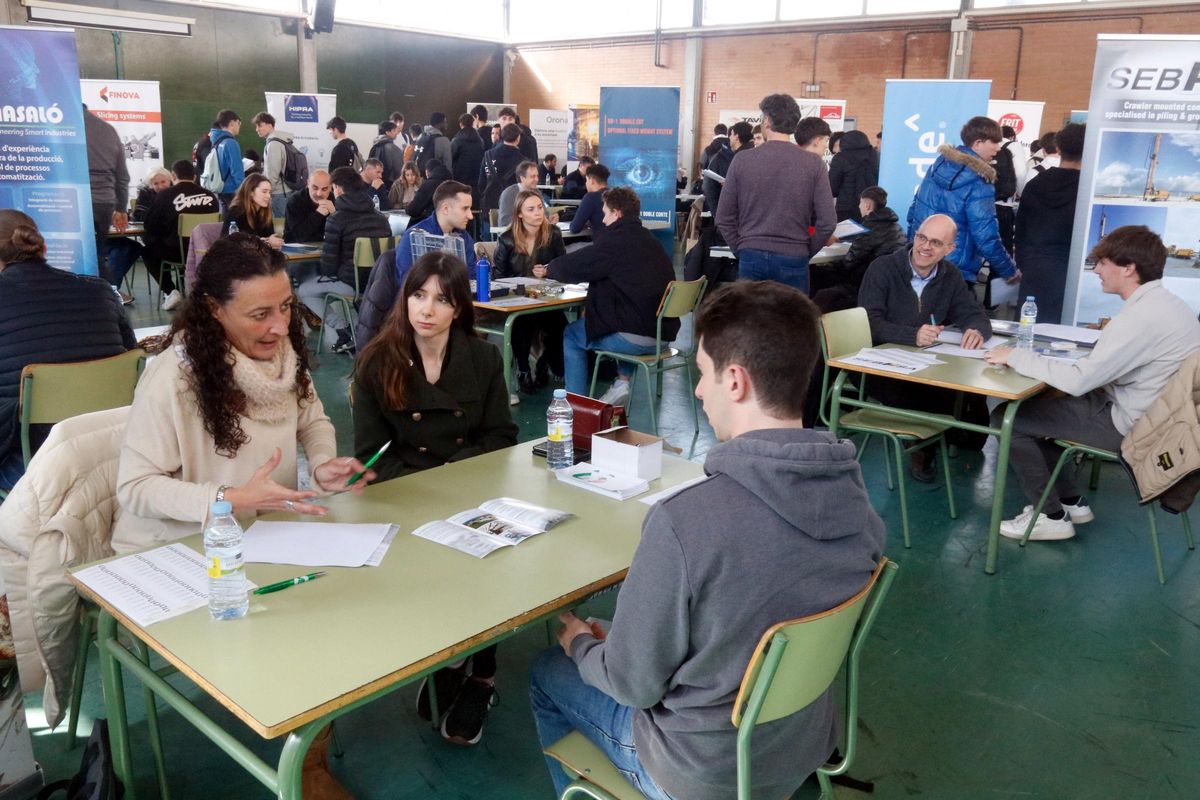Uns 200 estudiants de grau mitjà i superior de l'institut Narcís Xifra de Girona han participat al Fòrum d'Empreses