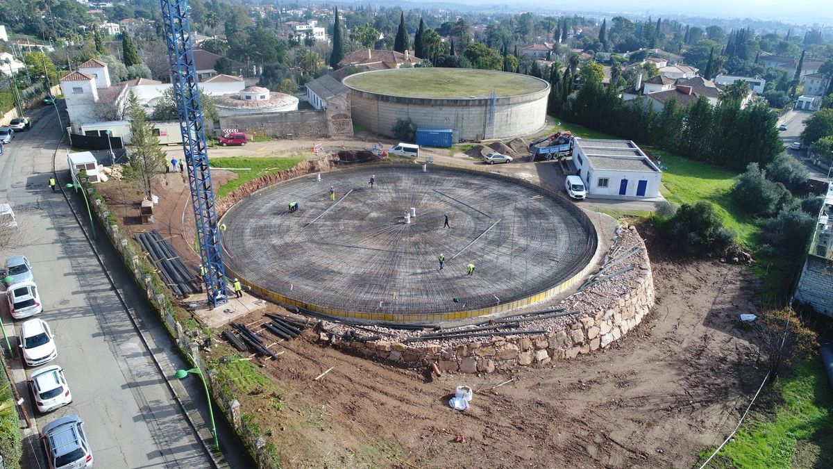 Obras de Emacsa en el  carril Huerta de Arcos, en diciembre de 2020.