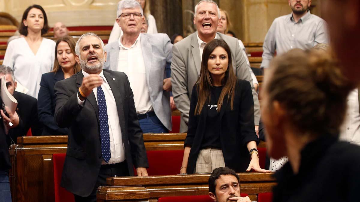 Discusión entre Roger Torrent y Carlos Carrizosa en el Parlament