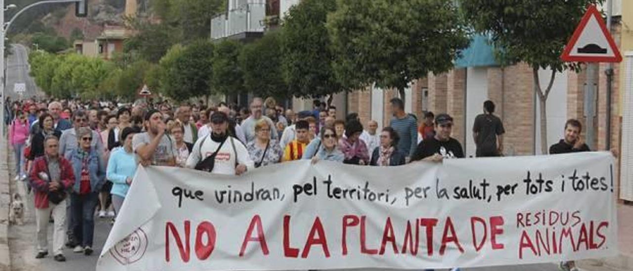 Medio Ambiente se opone a la planta de restos animales que rechaza toda la Vall