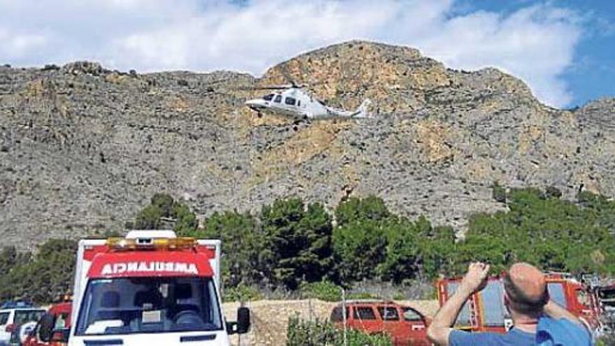 Rescatan a un senderista de 78 años en la sierra herido de múltiples fracturas