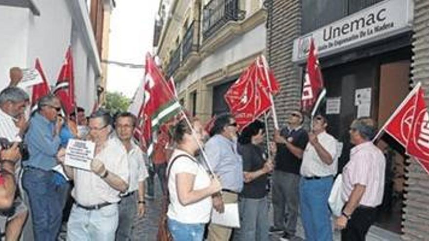 UGT y CCOO protestan contra Unemac y Cobra