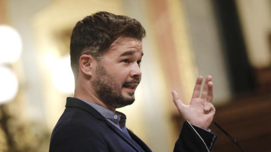 Rufián: "Vox tiene aquí, desgraciadamente, 52 diputados, pero en realidad son 53, porque tiene uno en la Zarzuela"