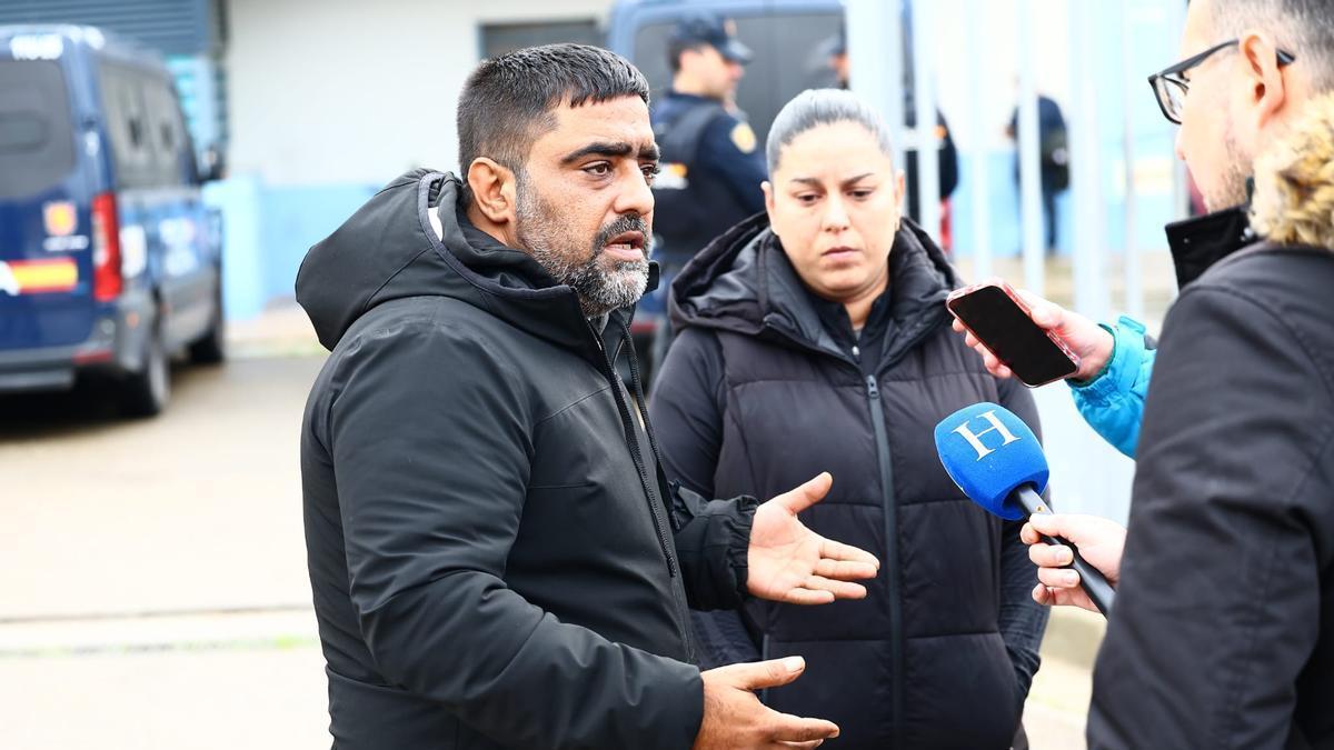 Vídeo | Familiares de los menores amotinados llegan hasta el centro para interesarse por sus hijos