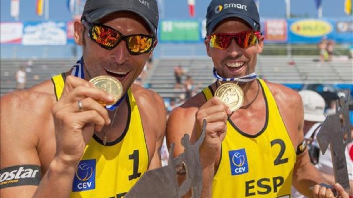 Herrera y Gavira, con la medalla de oro del Campeonato de Europa de vóley playa