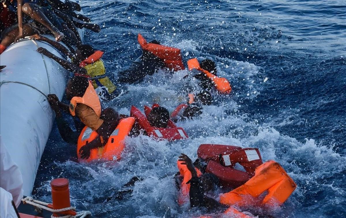 jgblanco36145996 migrants and refugees panic as they fall in the water during161103132629