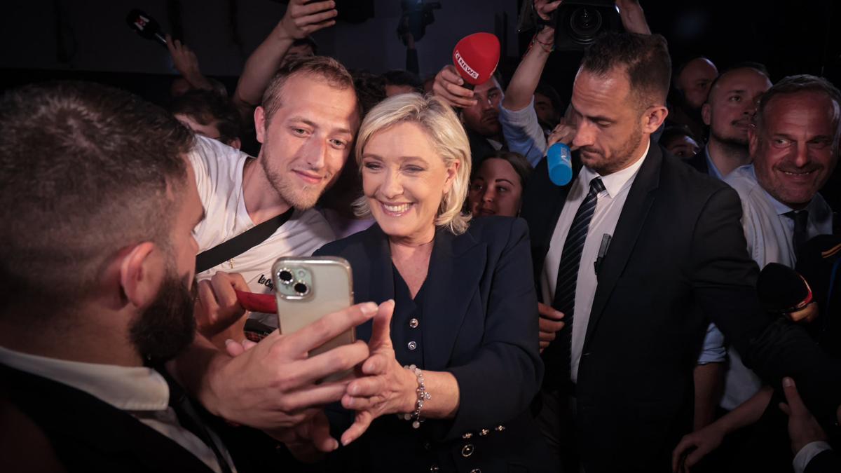 La extrema derecha francesa gana con el 33,15 % de los votos con resultado casi definitivo