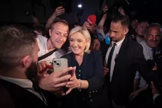 Macron pide un "frente republicano" con la izquierda tras la victoria de la ultraderecha