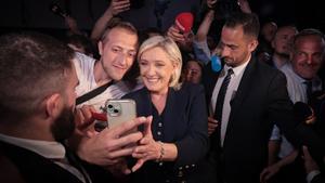 Macron pide un frente republicano con la izquierda tras la victoria de la ultraderecha