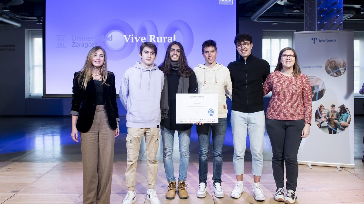 Foto equipo de los ganadores del tercer premio.