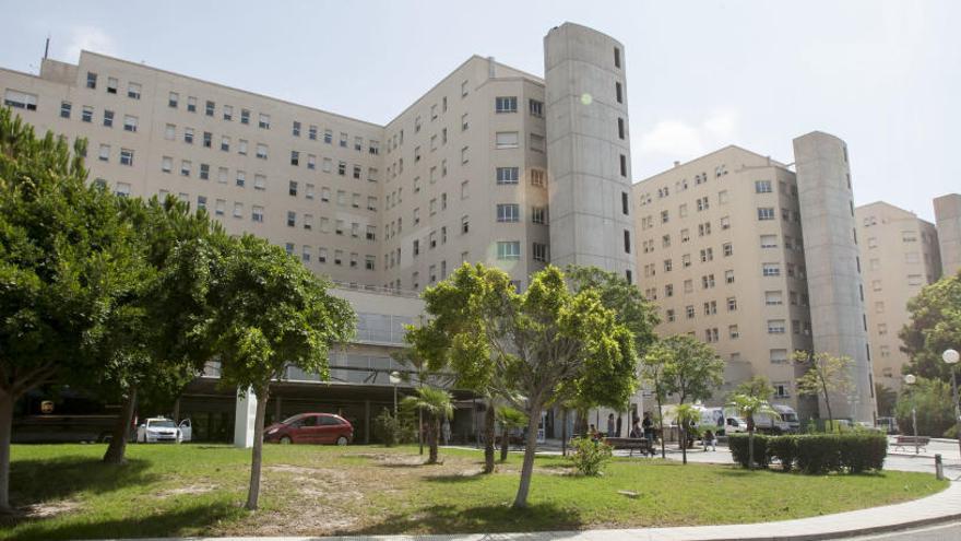 El Hospital General de Alicante, donde ha sido trasladado el trabajador, en una imagen de archivo