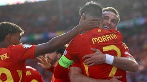Morata, Fabián y Lamine Yamal, tras uno de los goles de España-Croacia.