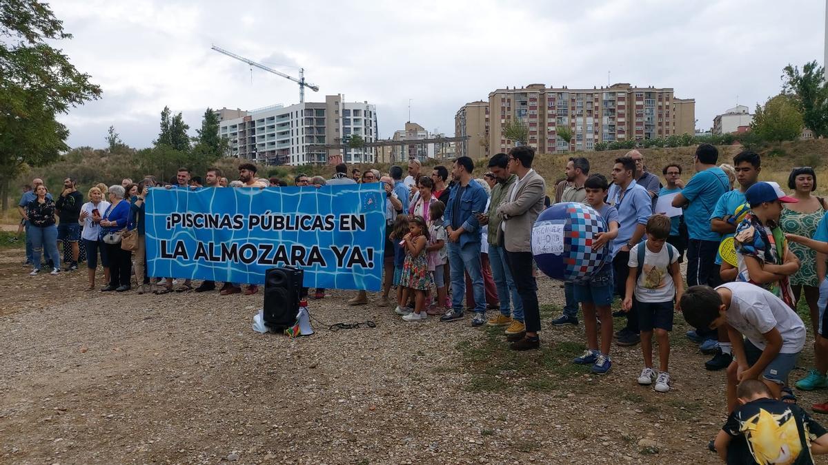 Un momento de la protesta este sábado, en La Almozara.