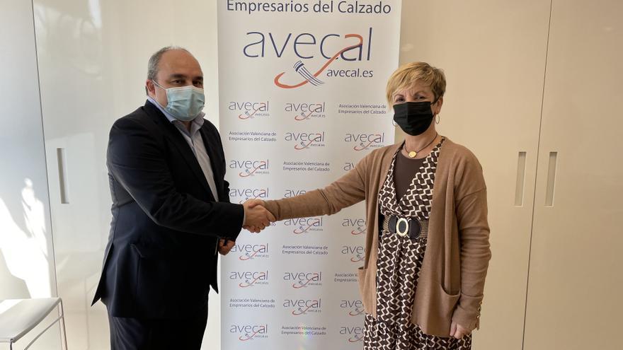 Avecal suscribe un convenio para potenciar el etiquetado y la trazabilidad del calzado