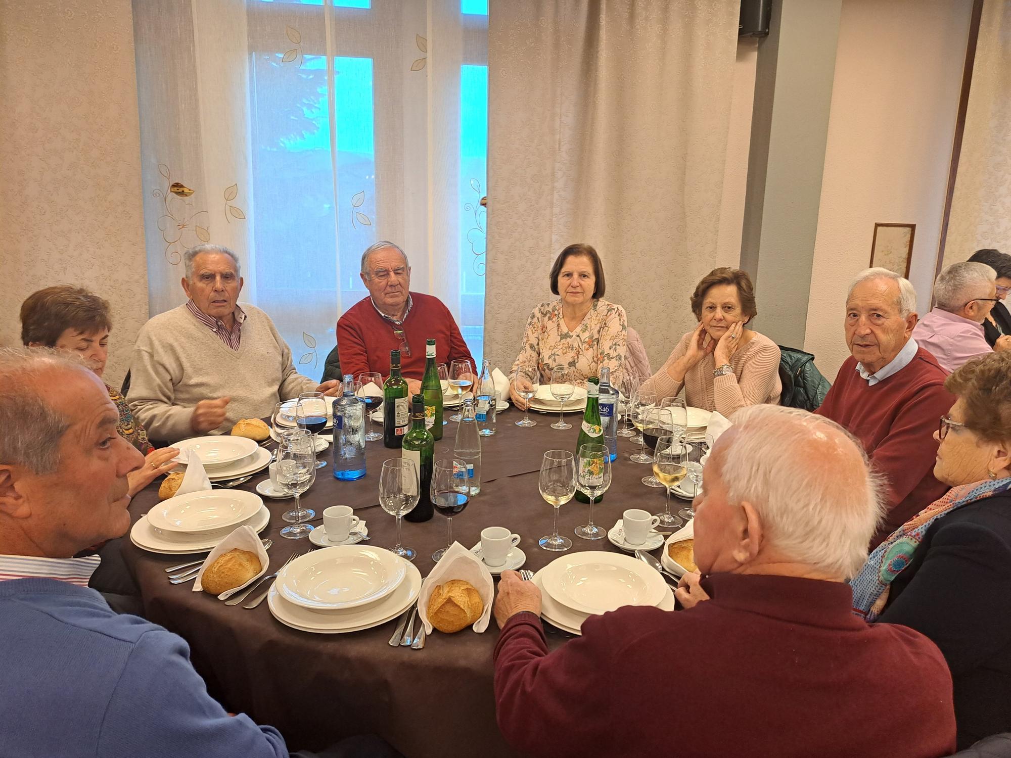 Comida pensionistas de Nava