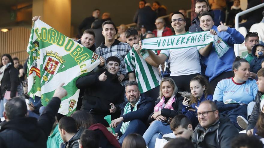 La afición blanquiverde en El Arcángel en el Córdoba CF- Real Madrid Castilla