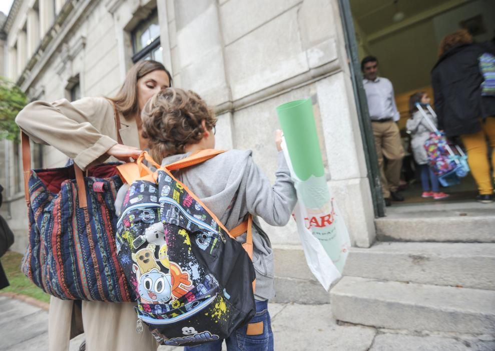 Unos 370.000 alumnos vuelven a las aulas gallegas con la incoporación de alumnos de Infantil y Primaria, y ESO, Bachillerato, FP el jueves.