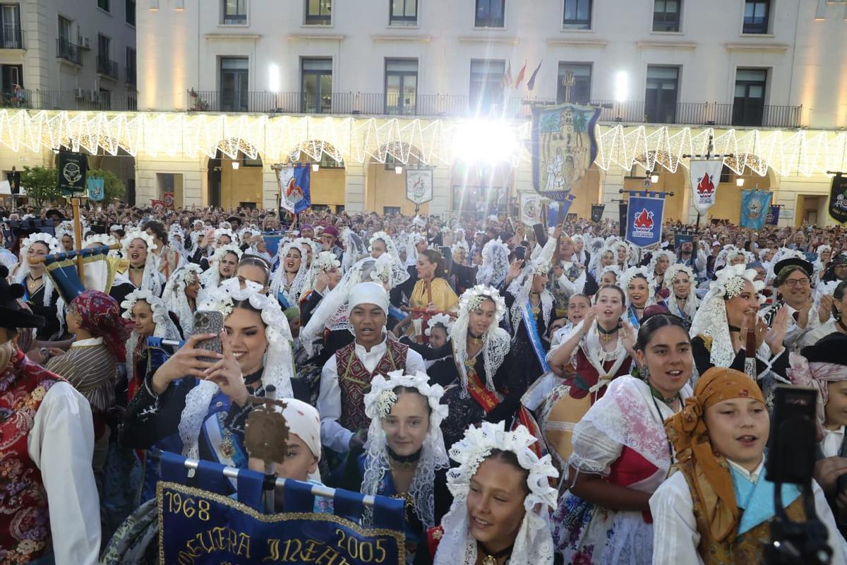 Funzo reivindica en su pregón las Hogueras como identidad de Alicante